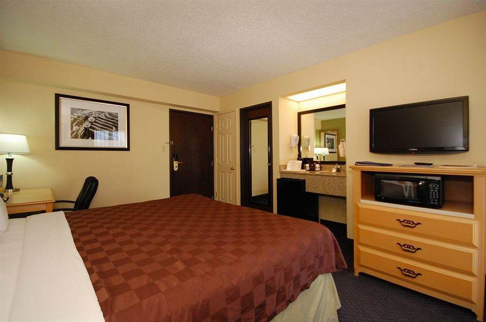 Best Western Plus Galleria Inn & Suites Memphis Exterior photo